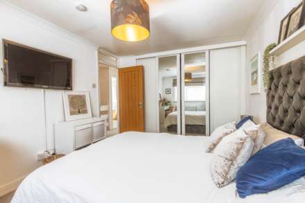 Queensway, Caversham Park Village, Image 20