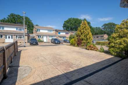 Queensway, Caversham Park Village, Image 28