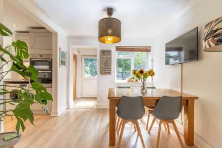 Queensway, Caversham Park Village, Image 3