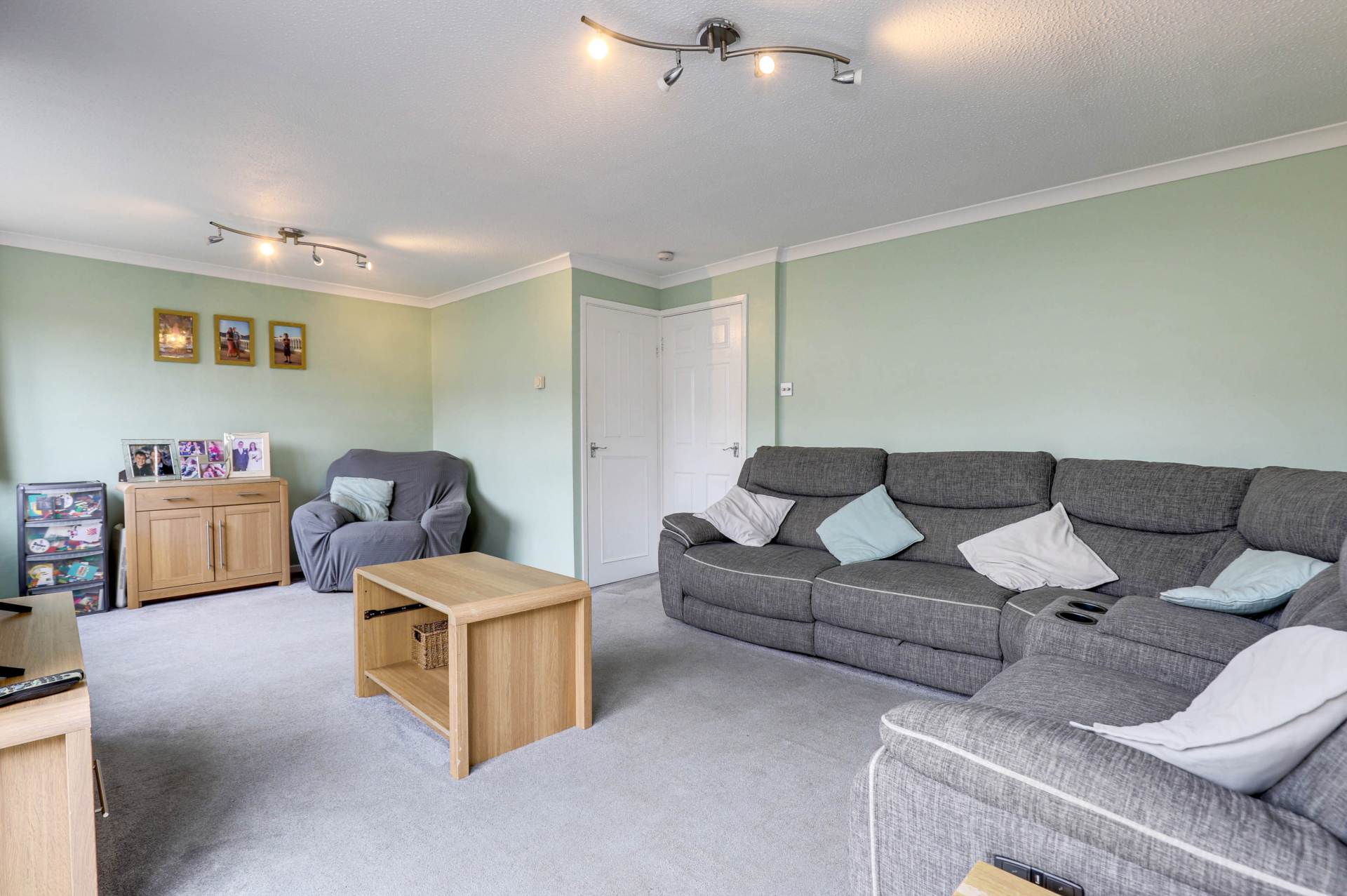 Holyrood Close, Caversham Park Village, Image 3