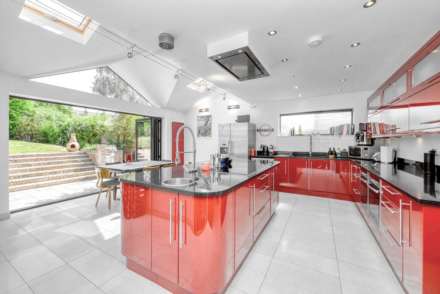 Clifton Park Road, Caversham Heights, Reading, Image 2