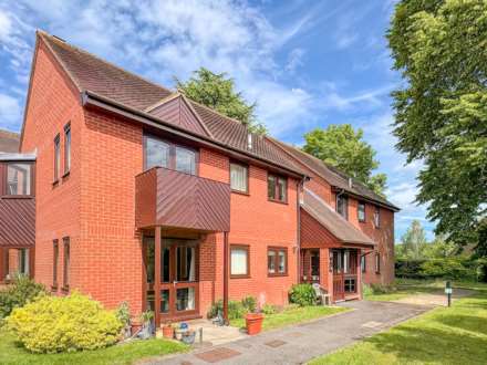 Essex Way, Sonning Common, South Oxfordshire, Image 1