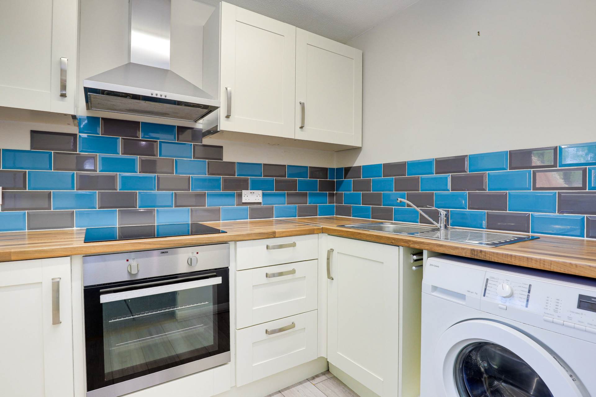 Claydon Court, Caversham, Image 13