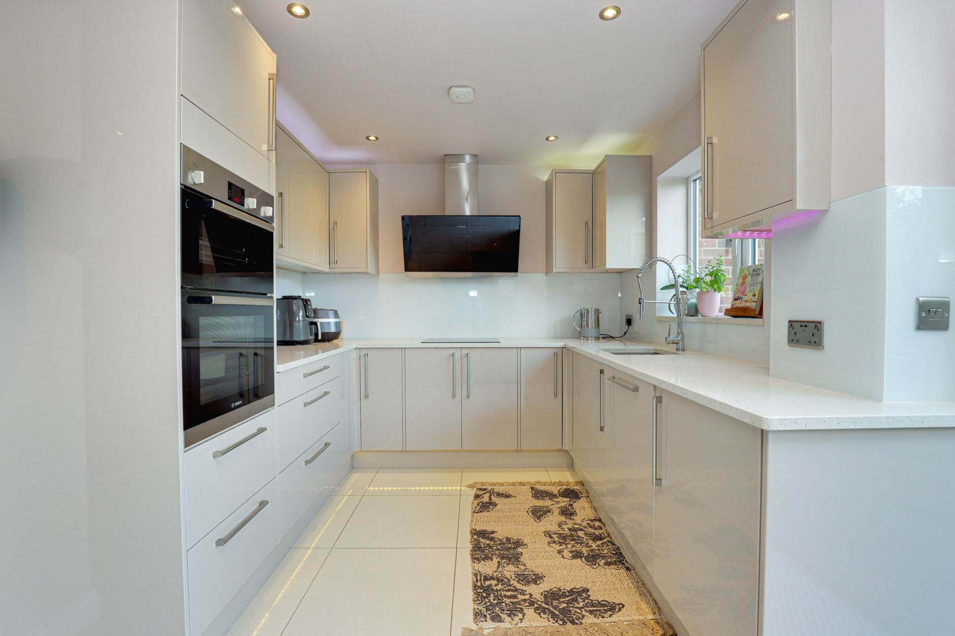 Netley Close, Caversham Park Village, Image 15