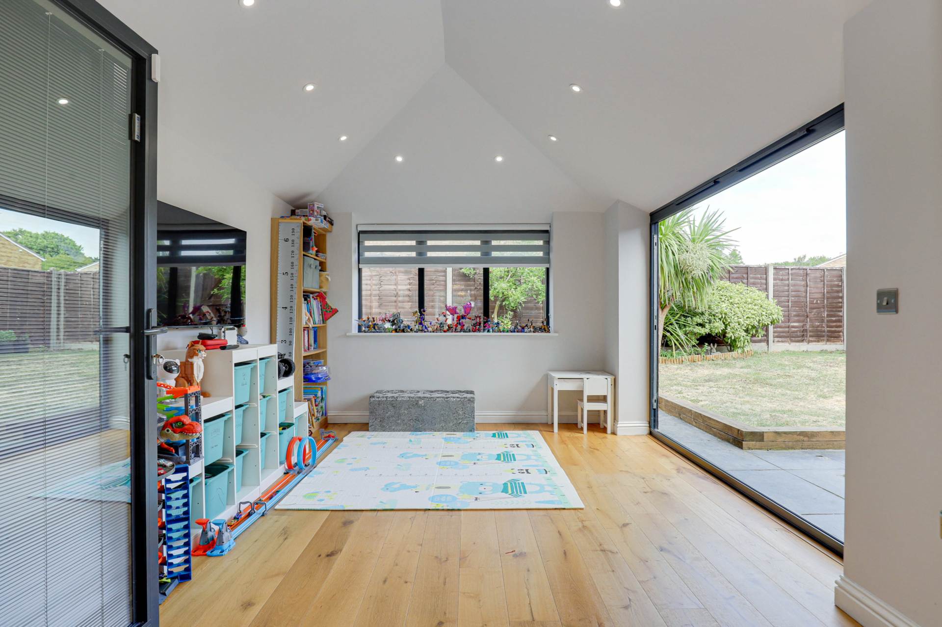 Netley Close, Caversham Park Village, Image 4