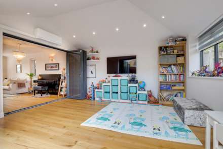 Netley Close, Caversham Park Village, Image 11