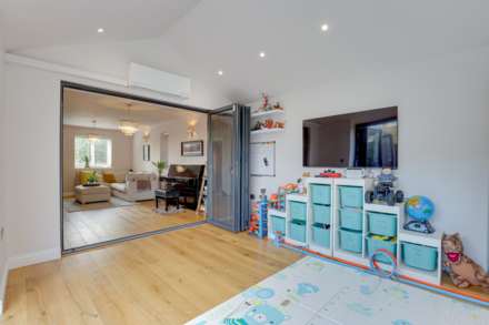 Netley Close, Caversham Park Village, Image 12