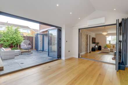 Netley Close, Caversham Park Village, Image 13