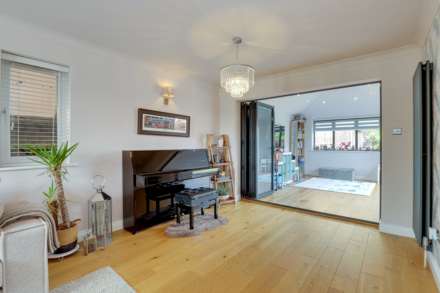 Netley Close, Caversham Park Village, Image 14