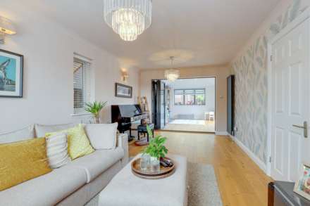 Netley Close, Caversham Park Village, Image 3