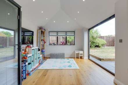 Netley Close, Caversham Park Village, Image 4