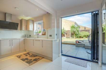 Netley Close, Caversham Park Village, Image 6