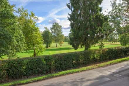 Chiltern Gardens, Woodcote, South Oxfordshire, Image 13