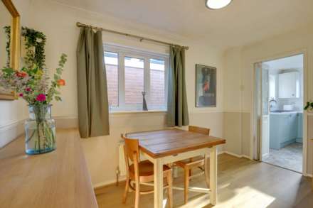 Littlestead Close, Caversham, Image 4