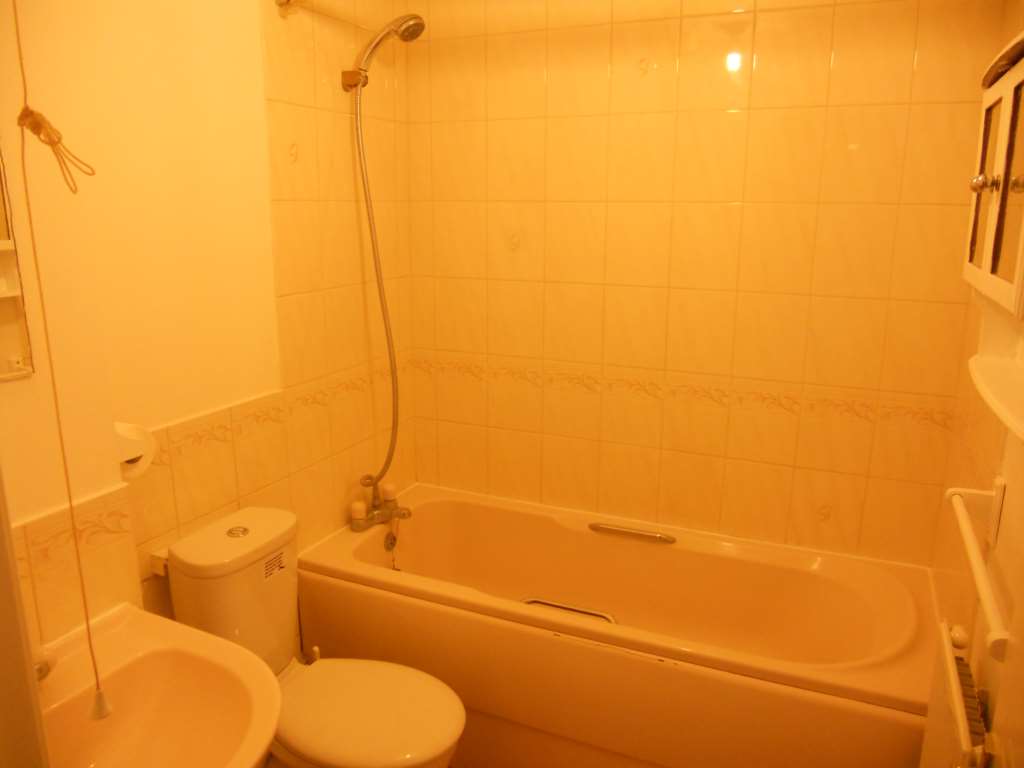 Collier Close, Beckton, E6, Image 4