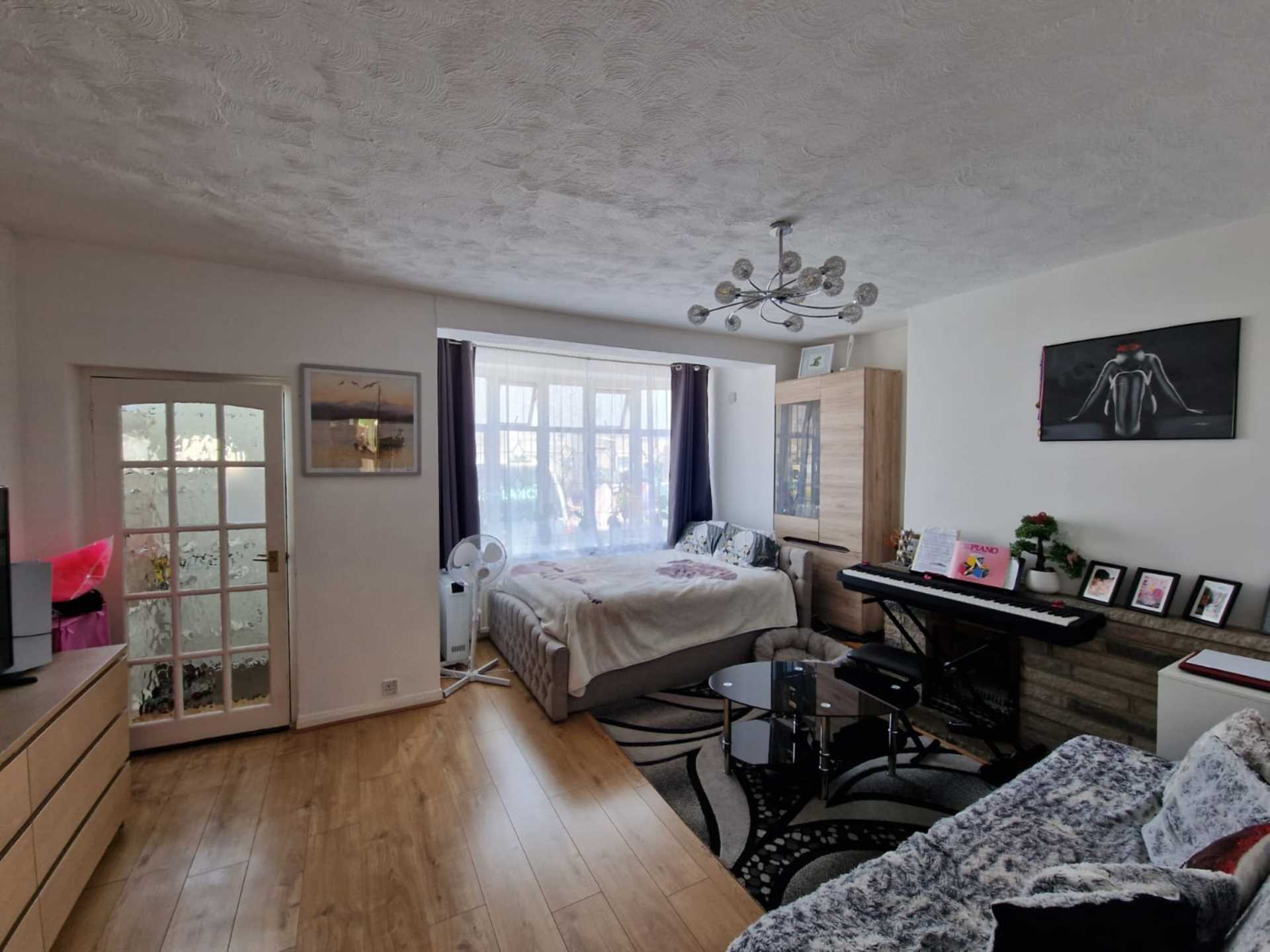 Bushgrove, Dagenham, Image 2