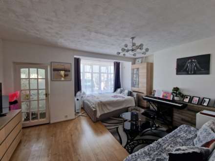 Bushgrove, Dagenham, Image 2