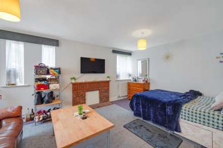 Oliver Gardens, Beckton, Image 4