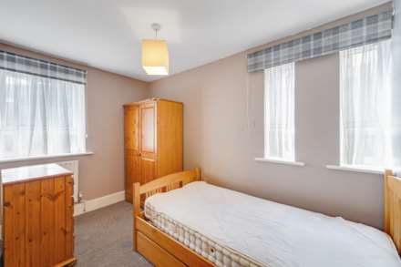 Oliver Gardens, Beckton, Image 6