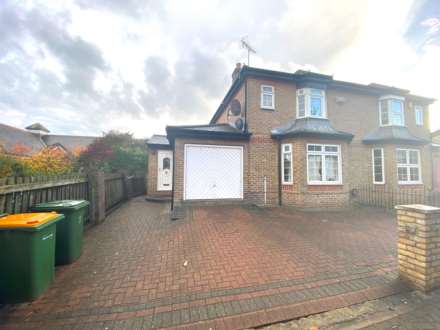 4 Bedroom Semi-Detached, Robin Crescent, London