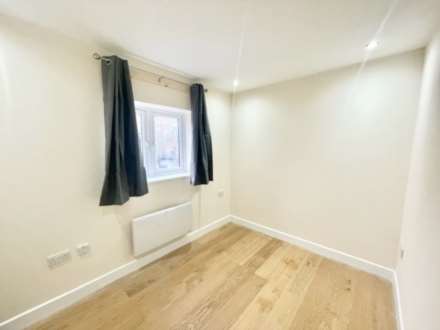 High Road, London, Image 2