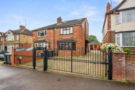 4 Bedroom Semi-Detached, Leicester Road, Luton