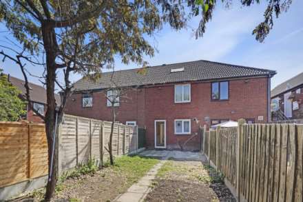 Barton Close, Beckton, Image 12