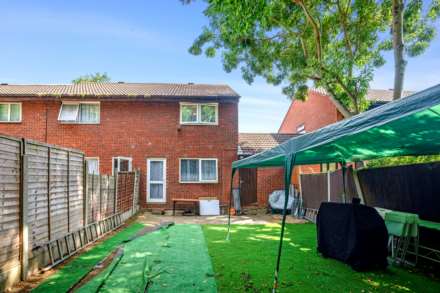 Hogarth Close Beckton, Image 10