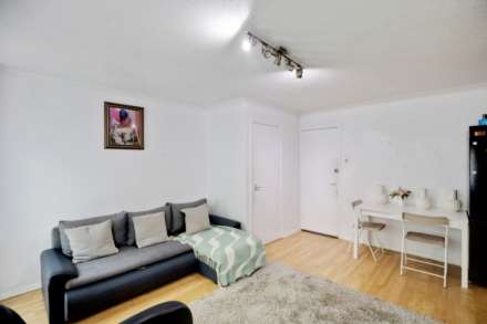 Hogarth Close Beckton, Image 3