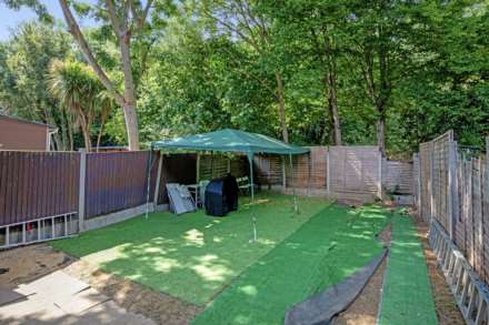 Hogarth Close Beckton, Image 9