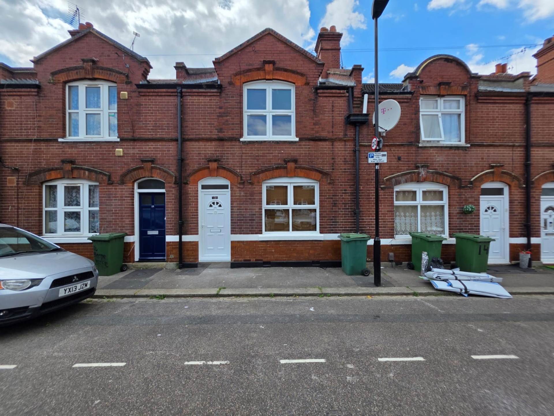 Barge House Road, London, Image 1