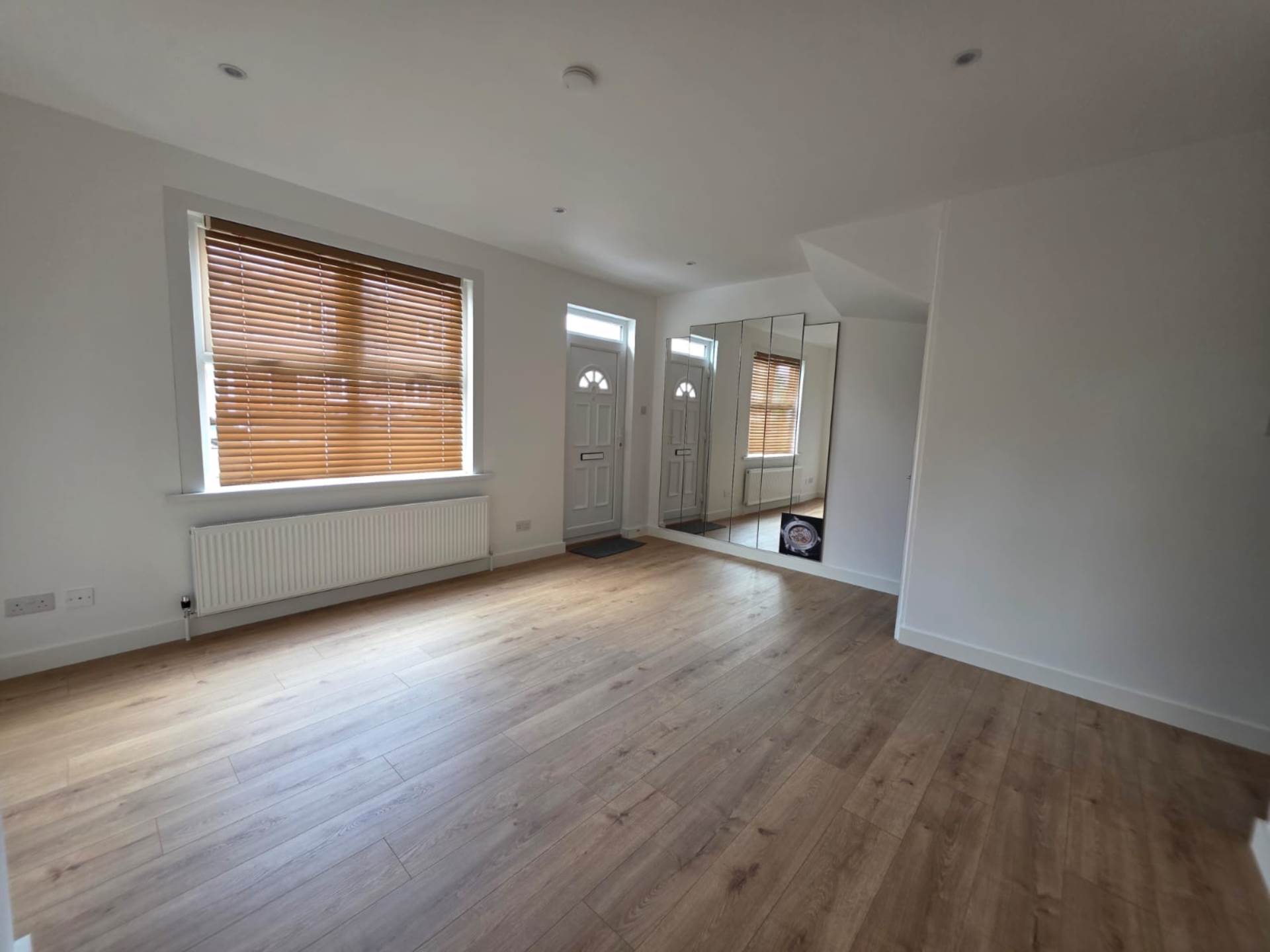 Barge House Road, London, Image 5