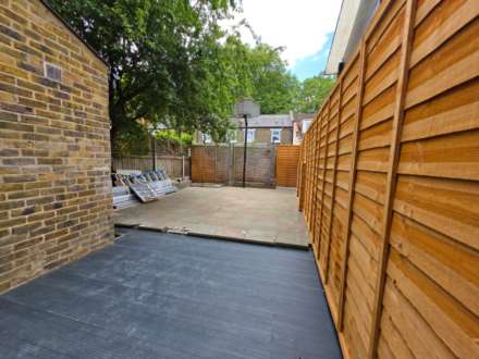 Barge House Road, London, Image 10