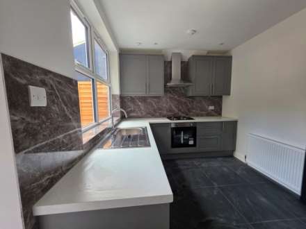Barge House Road, London, Image 2