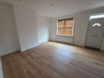 Barge House Road, London, Image 4