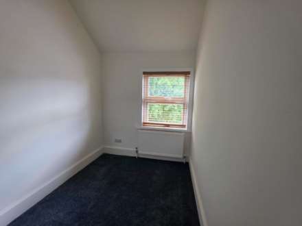 Barge House Road, London, Image 7