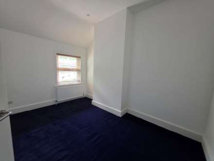 Barge House Road, London, Image 9