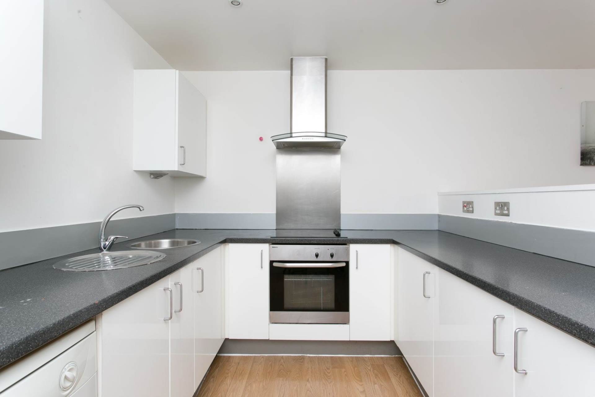 Ebb Court, London, Image 2