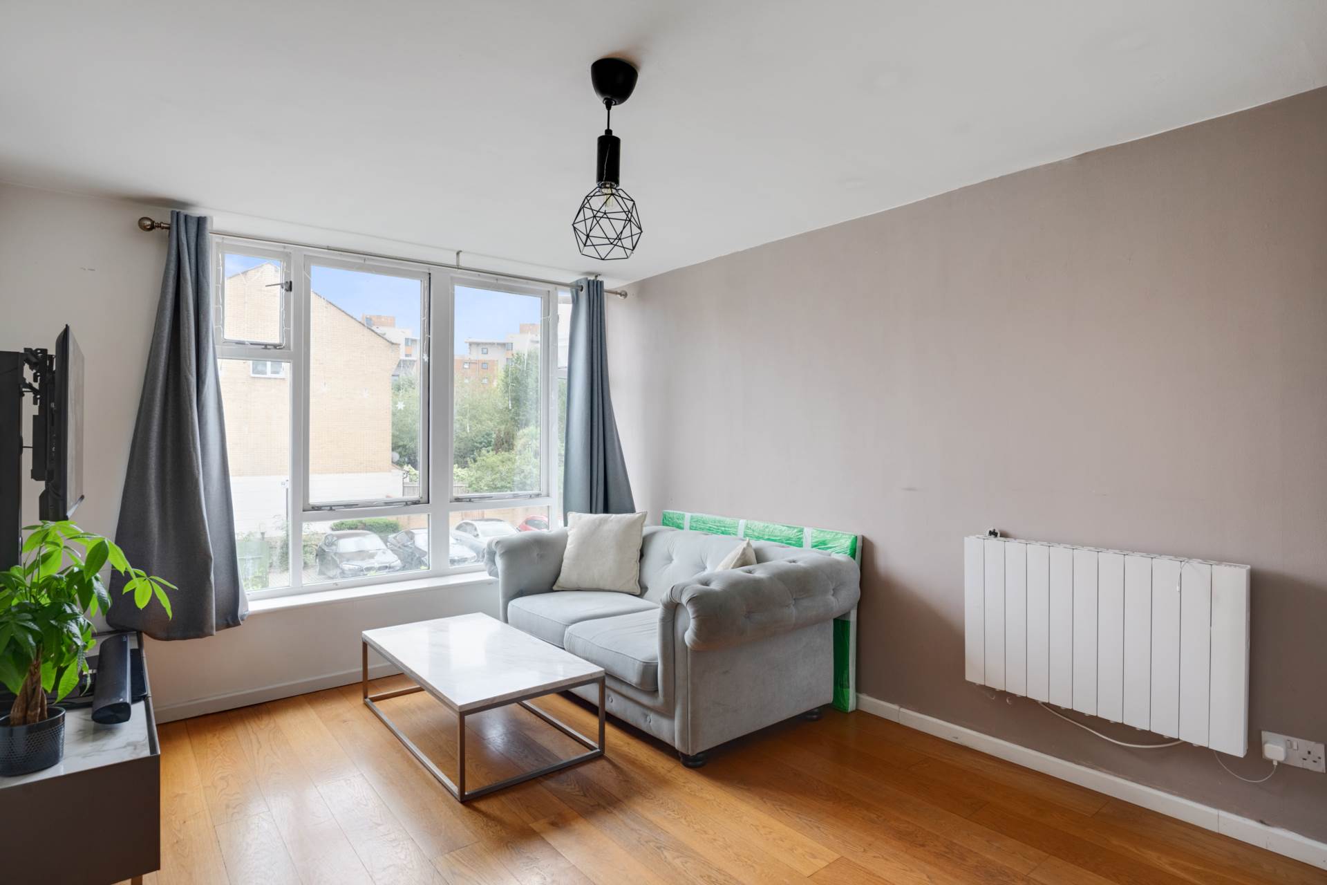Felixstowe Court, London, Image 7