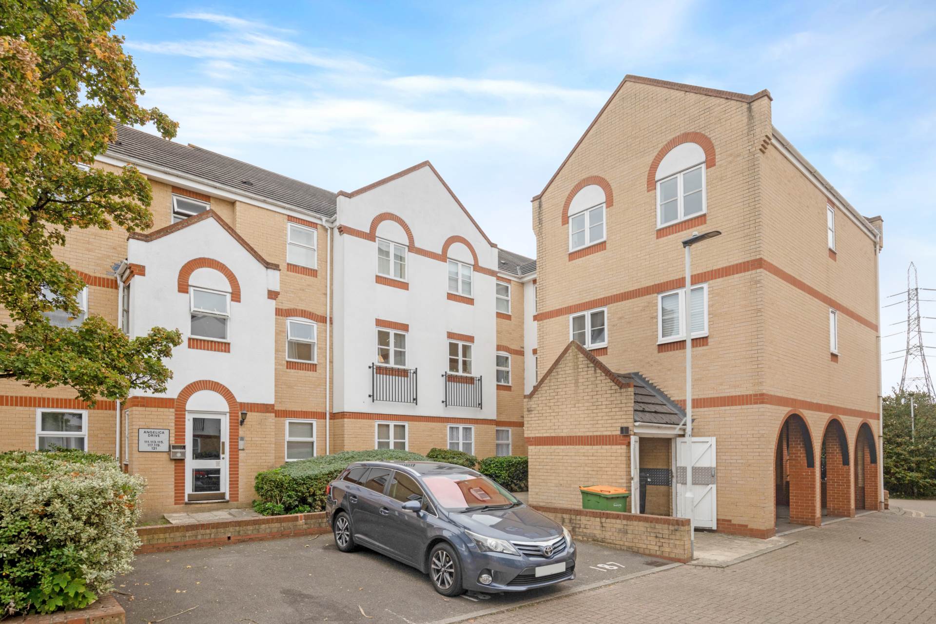 Angelica Drive, Beckton, Image 9