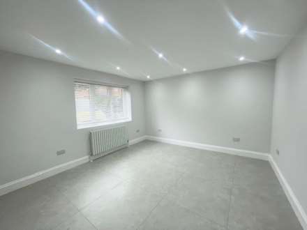 Verbena Close, London, Image 5