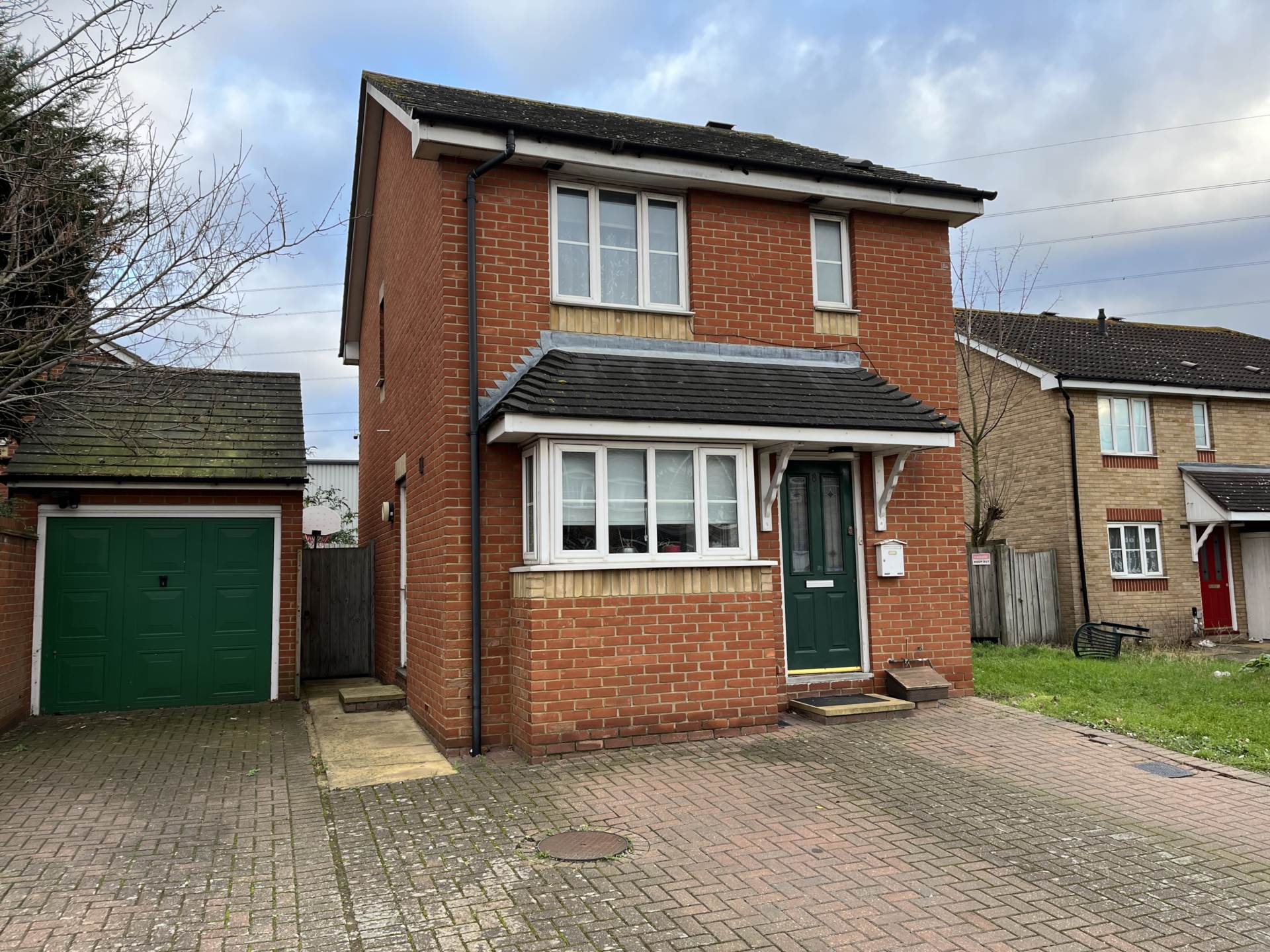 Searles Drive, London, Image 1