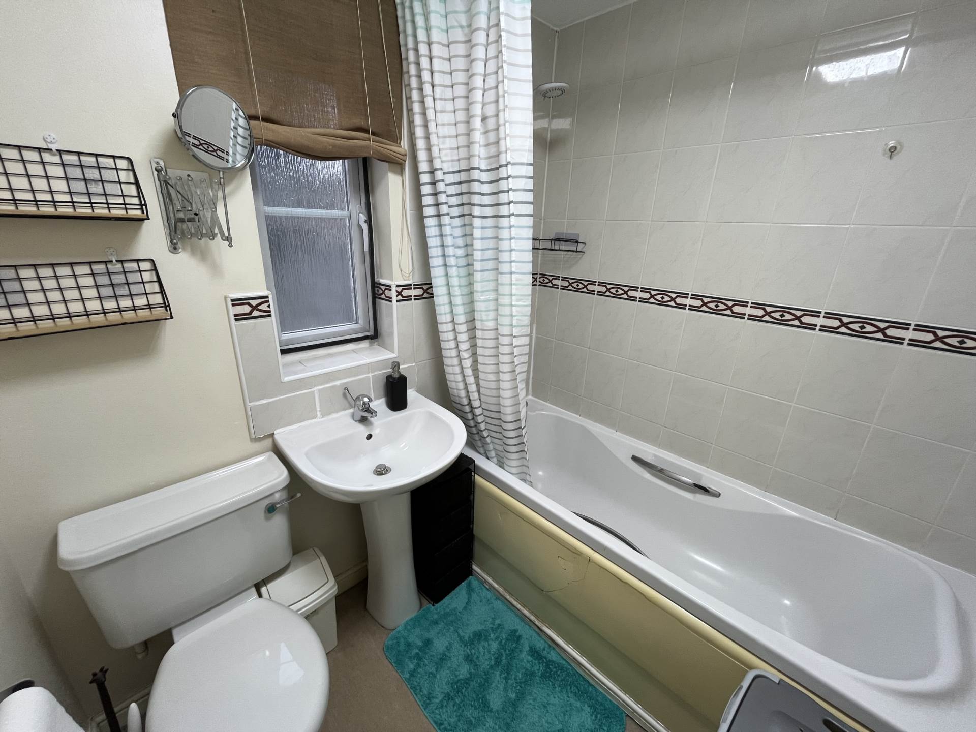 Searles Drive, London, Image 12