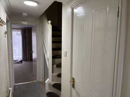 Searles Drive, London, Image 2