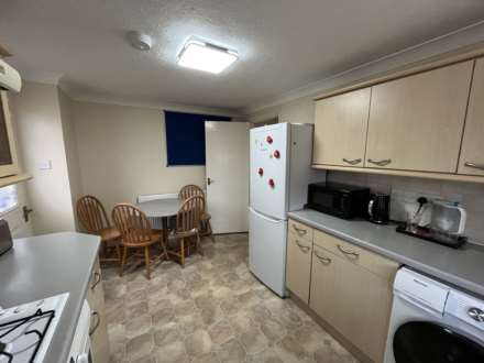 Searles Drive, London, Image 4