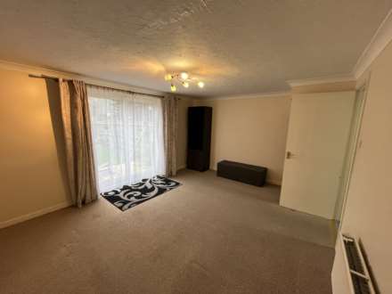 Searles Drive, London, Image 5