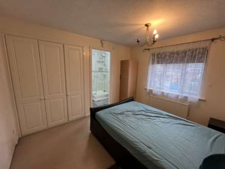 Searles Drive, London, Image 7