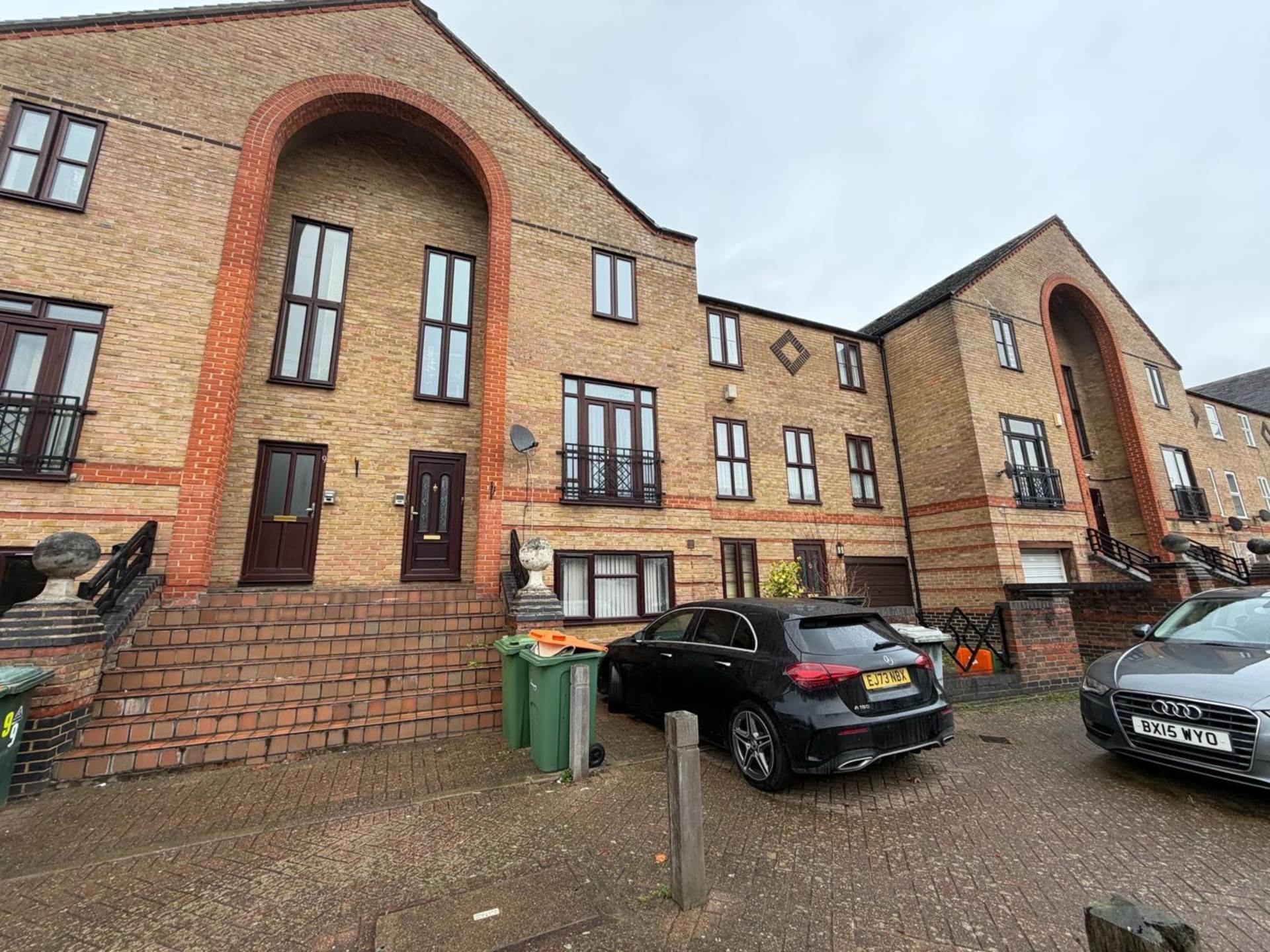 Garnet Walk, London, Image 1