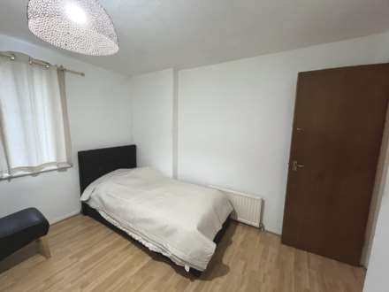 Garnet Walk, London, Image 10