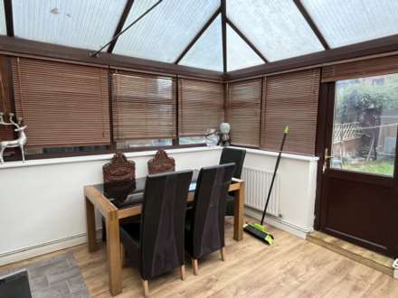 Garnet Walk, London, Image 4